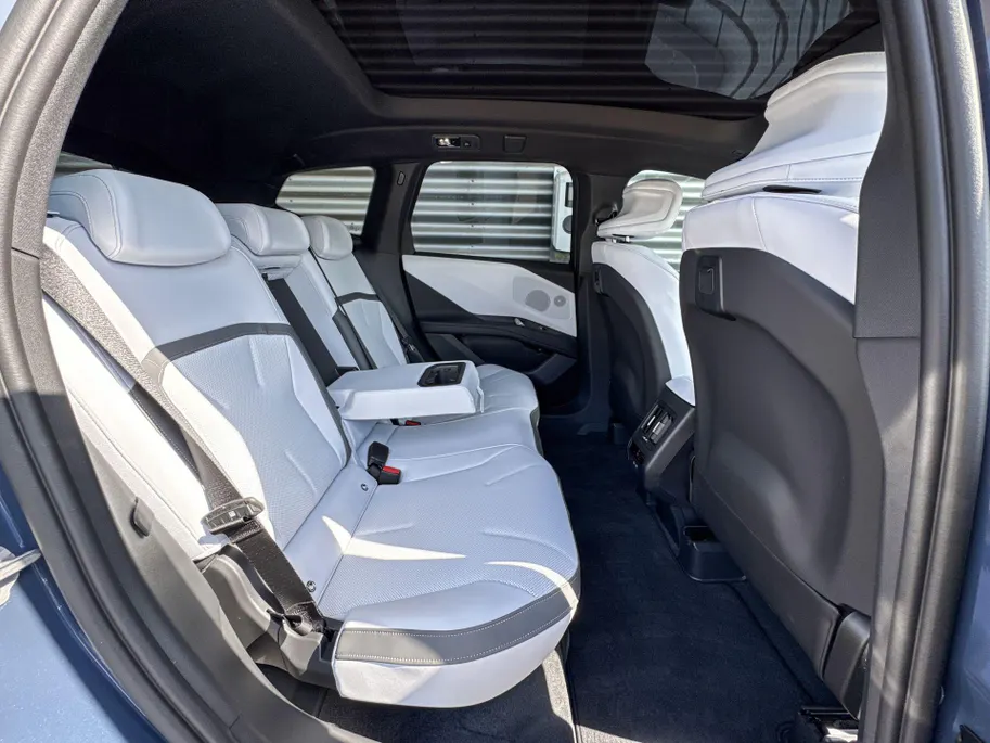 BMW iX3 50 xDrive 113 kWh