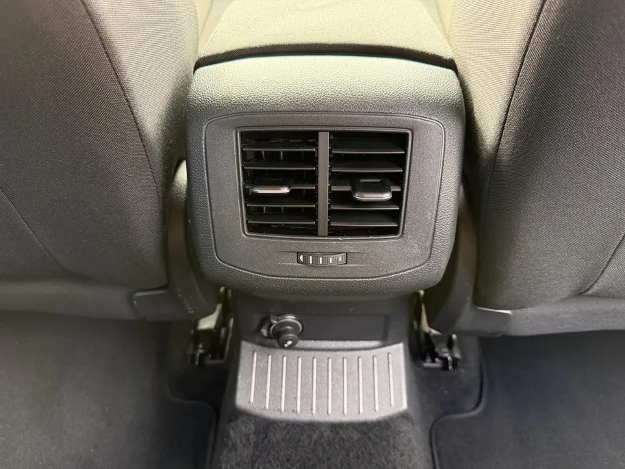 Volkswagen T-Roc 1.5 TSi DSG7-autom. Sport Navi | Apple Carplay/Android Auto | Trekhaak | Climate Control | Cruise Control | Etc.