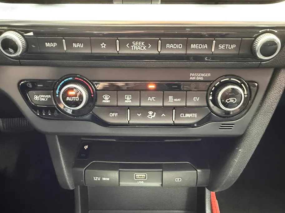 Kia e-Niro ExecutiveLine 64 kWh Full options | Stoelverwarming + verkoeling | Navigatie / Carplay | Dodehoekdetectie | Memory seat