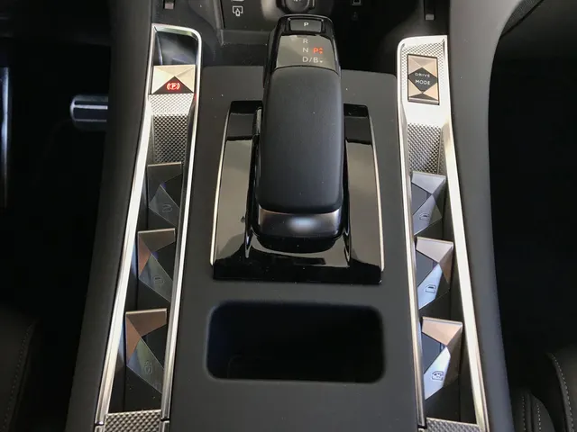 DS 7 1.6 PHEV 300 4x4 Pallas