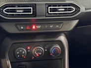 Dacia Sandero 100PK TCe ECO-G Expression | 1e eigenaar | Airco | Parkeersensoren | Camera | Apple CarPlay/Android Auto | Elektrische Ramen & Spiegels | Licht & Regen Sensor | Full LED |