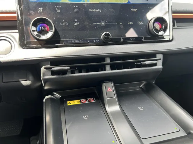 Subaru Uncharted 2E-xcite+ 77 kWh Automaat | Nieuw Leverbaar | Two-Tone Metallic Lak | Elek. Binnenspiegel | Lederen Bekleding
