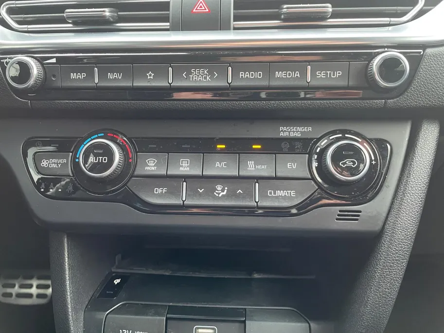 Kia e-Niro ExecutiveLine 64 kWh | SOH 100% | Warmtepomp | Navigatie | Adaptive cruise control | Climate control | Apple Carplay & Android Auto | Achteruitrijcamera | Stoel- stuurverwarming |