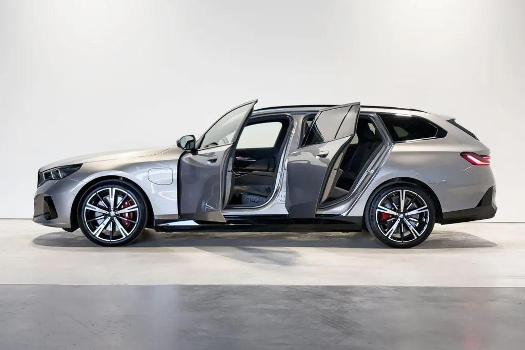 BMW 5 Serie Touring 550e xDrive Innovation Pack M Sportpakket