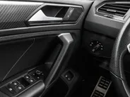 Volkswagen Tiguan 1.4 TSI eHybrid 245pk DSG R-Line Business · Camera · Dodehoeksensor · Stuur- & Stoelverwarming · Matrix LED · Keyless · 19'Velgen ·
