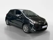 Toyota Yaris 1.5 Hybrid Dynamic | Apple Carplay / Android Auto | Parkeersensoren Voor | Parkeercamera Achter | Lichtsensor + Regensensor | Cruise Control | Rijstrooksensor | 15'Lichtmetalen Velgen
