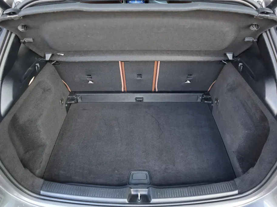 Mercedes-Benz B-Klasse 180 Business Solution AMG l Keyless l Achteruitrij camera l Stoelverwarming