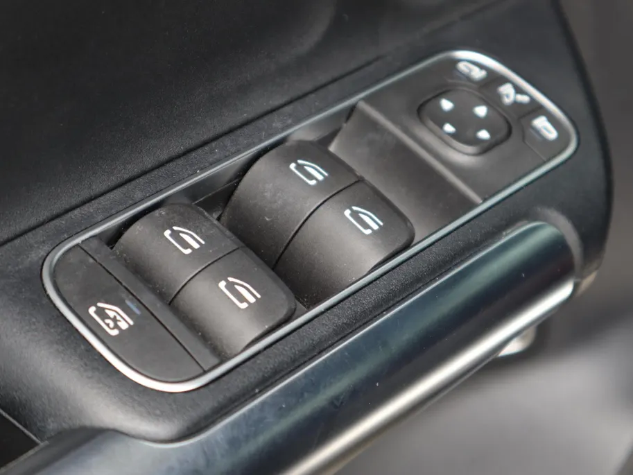 Mercedes-Benz GLA 250 e AMG Line l Trekhaak l Stoelverwarming l Achteruitrij camera