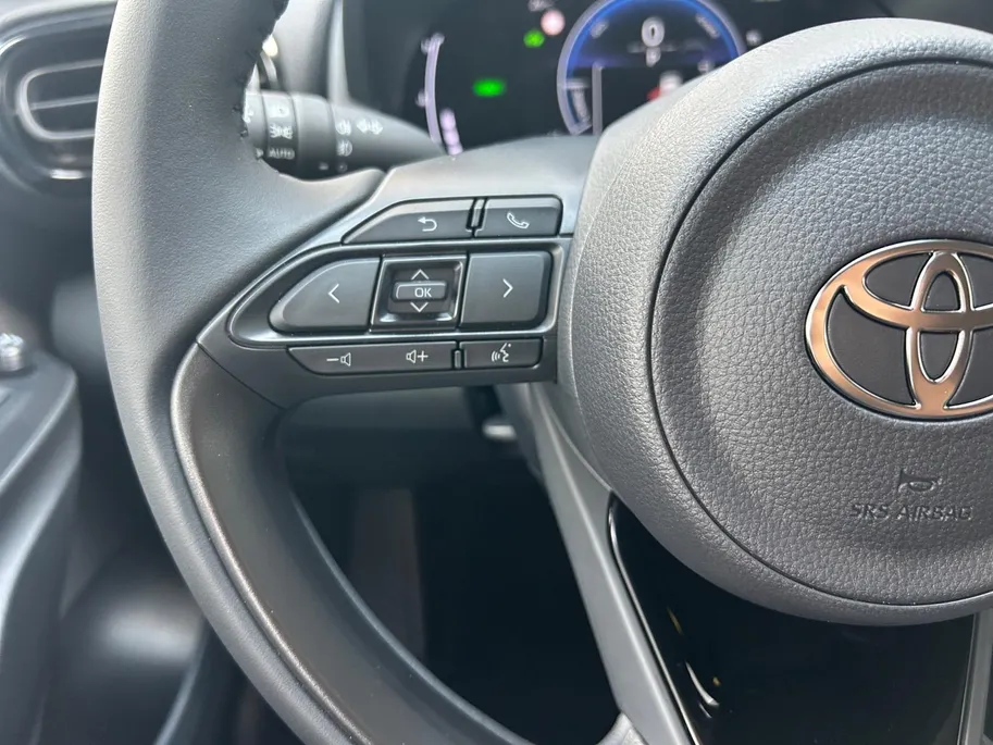 Toyota Yaris 1.5 Hybrid Dynamic | Nieuw | Apple Carplay/Android Auto | hill hold functie | airco (automatisch) | achteruitrijcamera | buitenspiegels verwarmbaar |