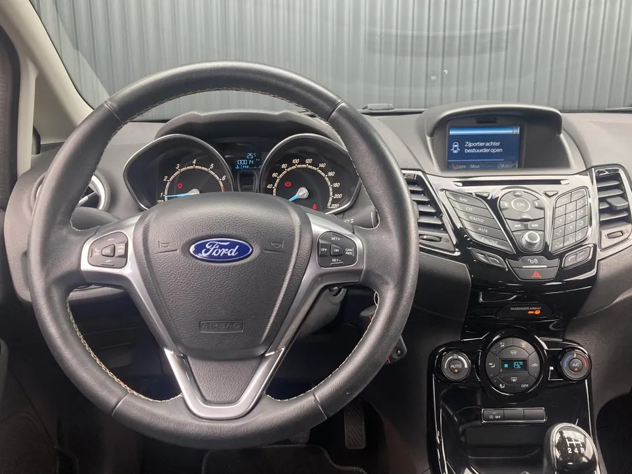 Ford Fiesta 1.0 EcoBoost 100 pk Titanium Navi - voorruitverwarming - cruise control - distributieriem vervangen