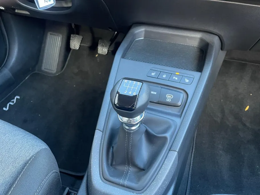 Kia Stonic 1.0 T-GDi MHEV DynamicLine | Navigatie | Parkeer camera | Cruise control | Stoel + Stuur verwarming | DEMO