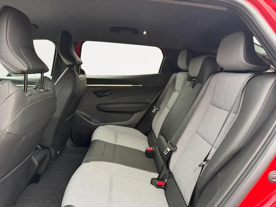 Mitsubishi Eclipse Cross Intense 87 kWh | 4000 EURO KORTING | SNEL RIJDEN | 633 WLTP | ACHTERUITRIJCAMERA |