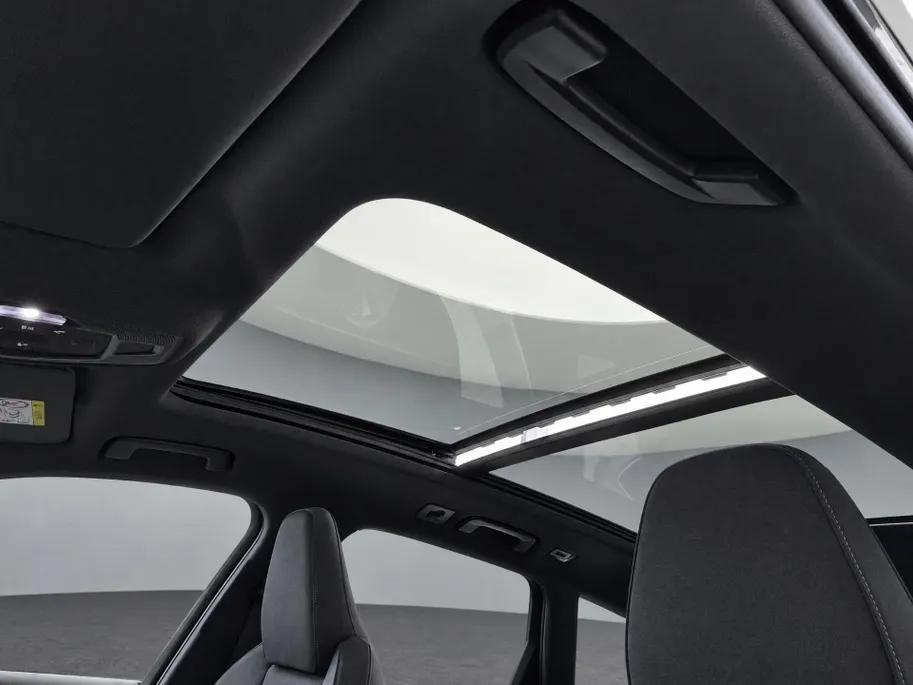 Audi Q6 e-tron S edition 83 kWh 252 PK · Adaptieve luchtvering · Glazen panoramadak · Trekhaak elek. wegklapbaar