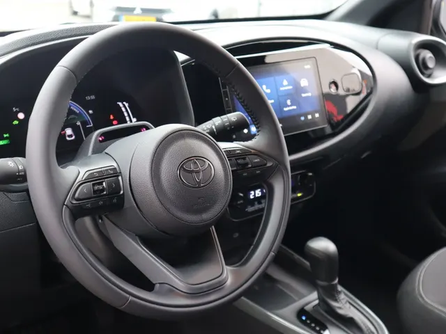 Toyota Aygo X Hybrid 115 pulse Bi-Tone | Easy Pack VERKOCHT