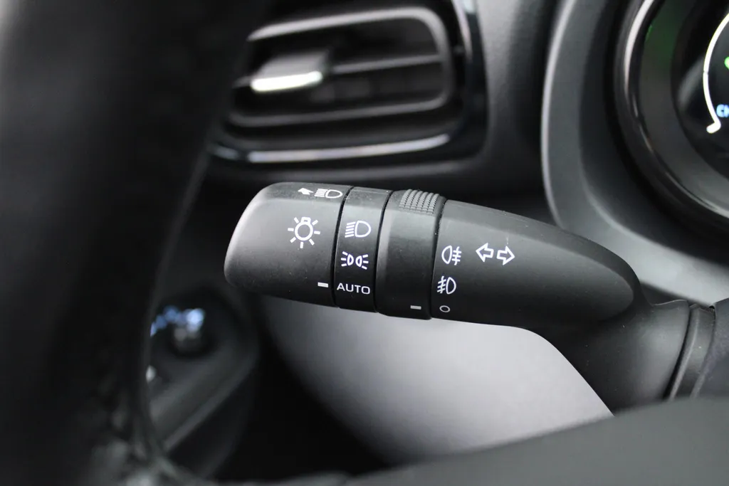 Mazda 2 Hybrid 1.5 Agile | Airco | Cruise | Stoelverwarming | 15' LM | Comfort & Safety pakket |
