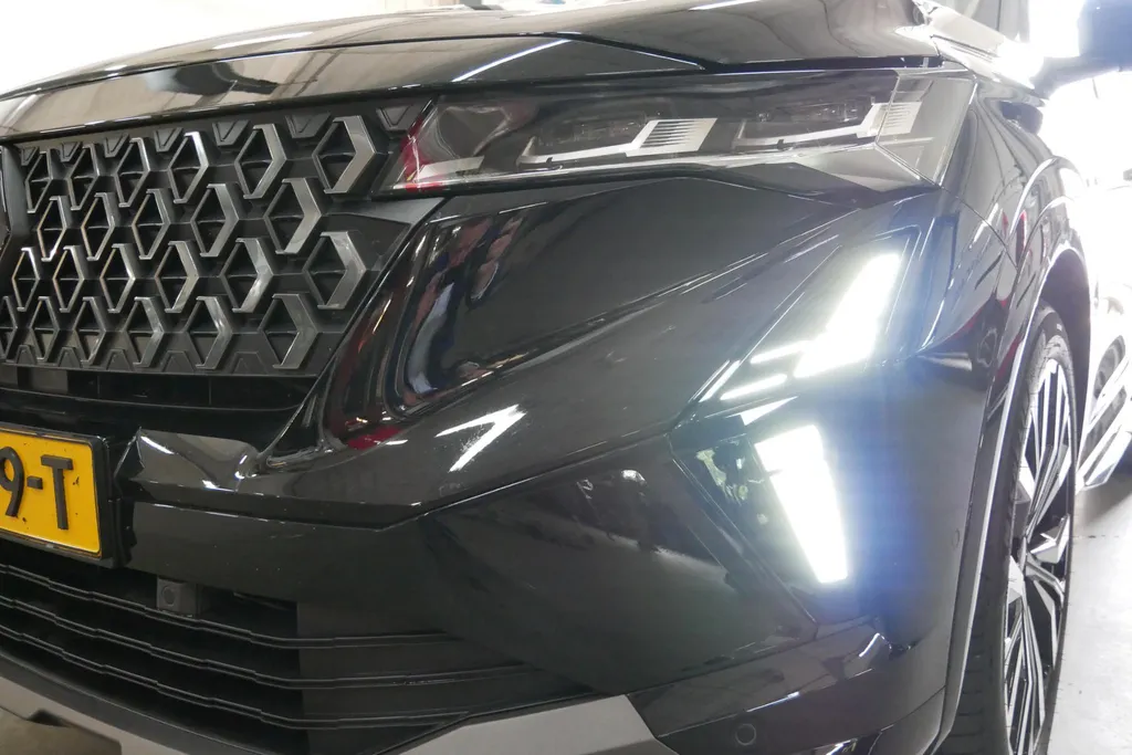 Renault Espace E-Tech full hybrid 200 iconic 7p. Pack Light & Sound | Pack Vision| Trekhaak| Rijdende demonstratie auto | Vraag naar de actuele kilometerstand