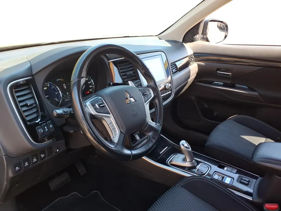 Mitsubishi Outlander 2.4 PHEV Pure Automaat | Airco/Ecc | Android/Apple carplay | Trekhak | PDC/Camera | Stoel verwaring | 1 jaar garantie