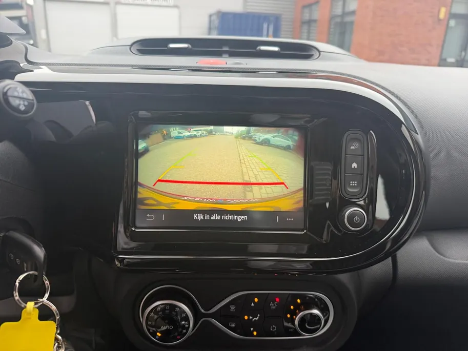 Renault Twingo Z.E. R80 Intens | Elektrisch | Stoelverwarming | Parkeersensoren | Camera | SOH 96.0% | Bluetooth | Cruise & Climate Control | Volledig Dealer Onderhouden | 12 Maanden BOVAG Garantie