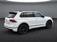 Volkswagen Tiguan 1.4TSIeHybrid 180kW/245PK R-Line Black Style · Panoramadak · Trekhaak · 360°Camera + Parkeersensoren · Stoelverwarming · Garantie t/m 27-07-2027 of 100000km.