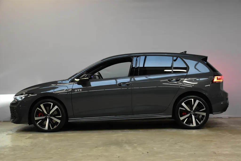 Volkswagen Golf 1.5 eHybrid GTE | Panoramadak | 360° Camera | Navigatie