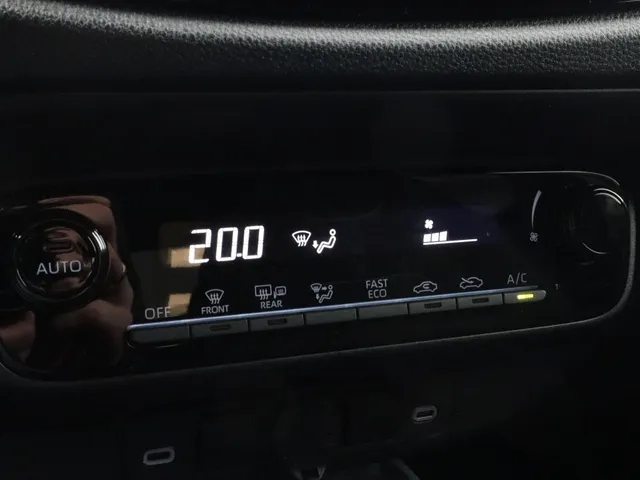 Toyota Aygo X Hybrid 115 pulse Bi-Tone | Easy Pack VERKOCHT