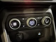 Dacia Sandero 90PK TCe Journey | Camera | Armsteun | Climate Control | Parkeersensoren | Apple CarPlay/Android Auto | Licht & Regen Sensor | Cruise Control | Lichtmetalen Velgen | Full LED |