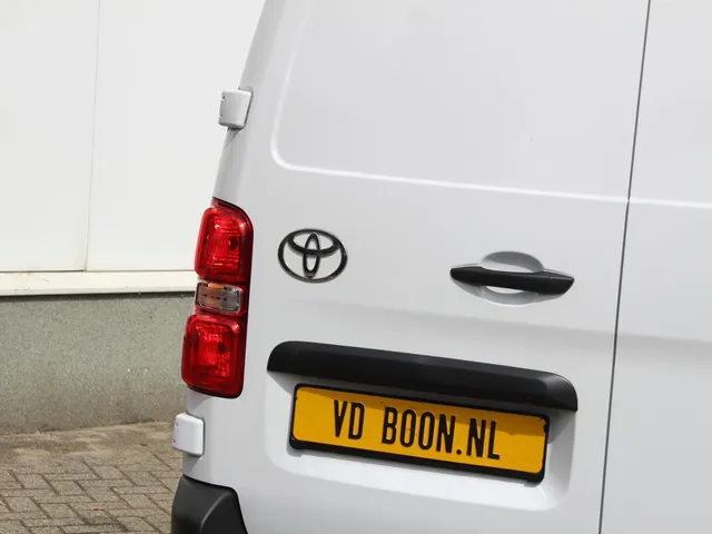 Toyota ProAce Electric Long Worker Challenger Extra Range L2 75 kWh | Cruise | Airco | Camera