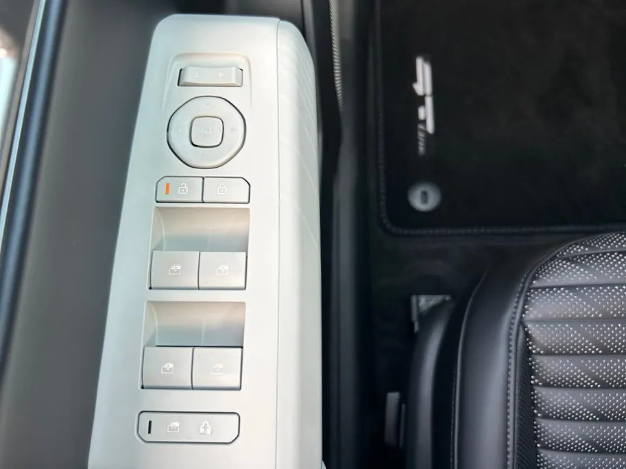 Kia EV4 Hatchback GT-PlusLine 81.4 kWh | Schuif/kanteldak | Lederen bekleding | 360 Graden camera | Head up display | Elektrische achterklep | Elektrische stoel verstelling met geheugen | Stoel verwarming + ventilatie voor | Dodehoek camera | Draadloze oplader | 