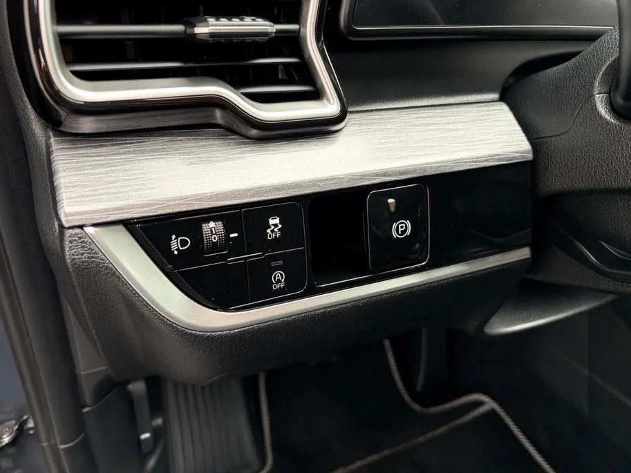 Kia Sportage 1.6 T-GDi MHEV DynamicLine Edition | Stoel- en stuurverwarming | Achteruitrijcamera | Parkeersensoren voor- en achter | Apple/Android Carplay | Navi | Climate control | Cruise control