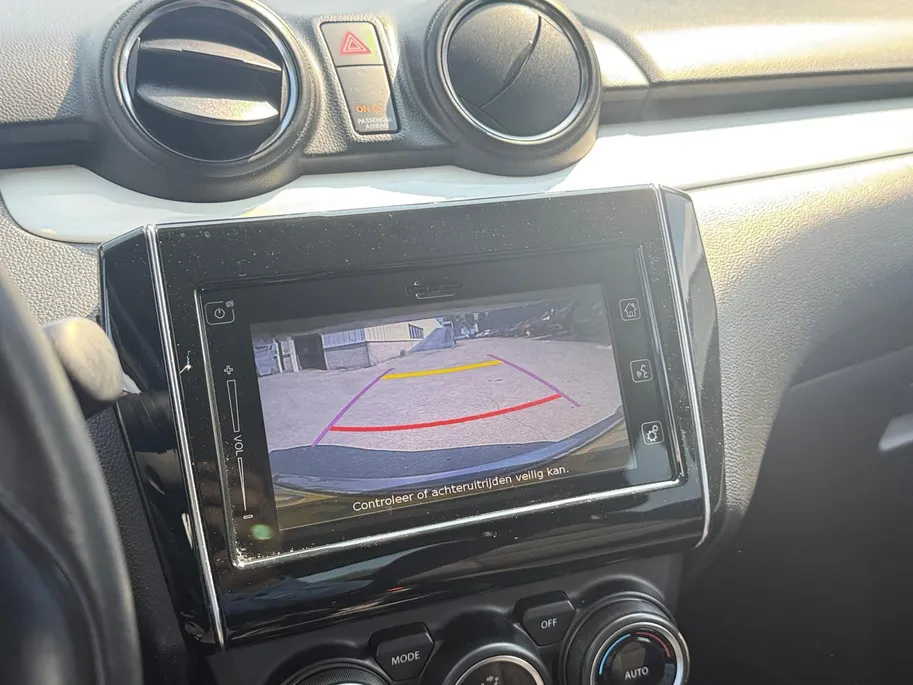 Suzuki Swift 1.2 Stijl Smart Hybrid | LM velgen zwart | Two-tone lak | Bluetooth | Cruise control