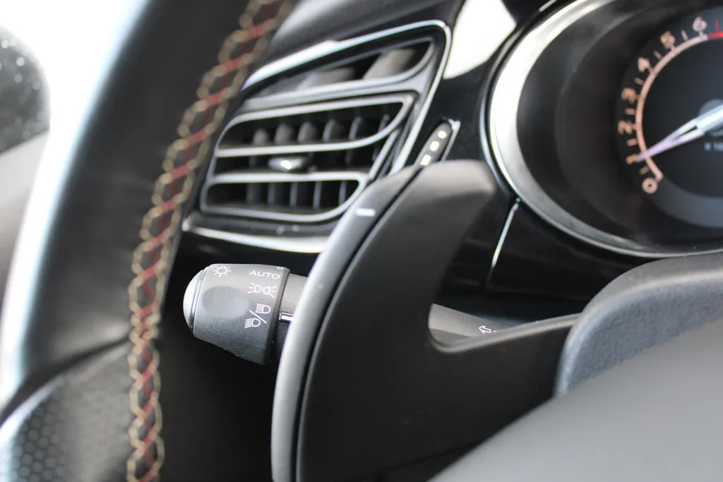 DS DS 3 1.2 PureTech Performance Line | Automaat | Navi | Trekhaak | Clima | 17' LM Velgen | Camera |