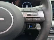 Hyundai Kona 1.6 GDI HEV Premium Sky | Navigatie | Apple Carplay & Android Auto | Schuif-kanteldak | Stoelverwarming & koeling | Lederen bekleding | Bose speakers | Geheugenfunctie stoelen |