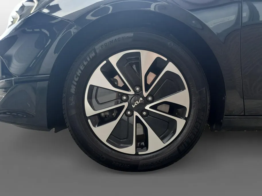 Kia Ceed 1.0T Design Edition | Stoel en stuurverwarming | Dodehoek detectie | Navigatie | Camera | Apple carplay / Android Auto | JBL sound system |