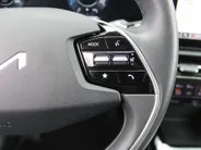 Kia Niro EV Edition Advanced 64.8 kWh | Stuur-/stoelverwarming | Elektr. stoelverstelling | Camera | Cruise adapt. | 17'LM | Clima | 17% bijtelling |