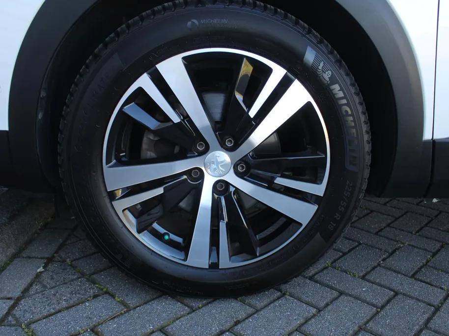 Peugeot 3008 1.2 PureTech GT | Trekhaak | Stoelverwarming | Cruise adapt. | Camera | Dodehoek detectie | 18' LM | Navi | Clima |