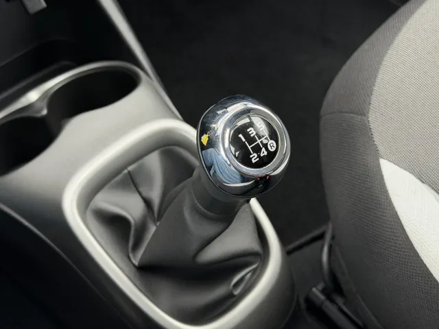 Toyota Aygo 1.0 VVT-i x-play | Android auto & Apple carplay | Navigatie | Airco |
