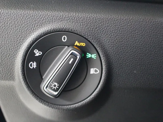 Volkswagen T-Roc Cabrio 1.5 TSI DSG R-Line Navigatie | 19' Misano | Stoel- en stuurverwarming | Matrix Led | Beats Audio