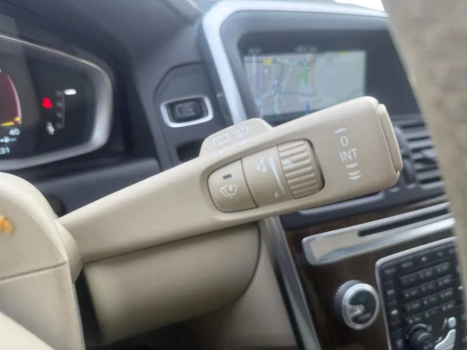 Volvo XC60 2.0 T5 FWD Summum | Automaat | Panorama Dak | NL-Auto | NAP | Memory Seats | Camera | Climate Control | Stoelverwarming | Cruise Control | Navigatie | Keyless