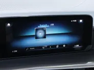 Mercedes-Benz EQC 400 4MATIC Business Solution AMG 80 kWh l Trekhaak l Keyless l Stoelverwarming