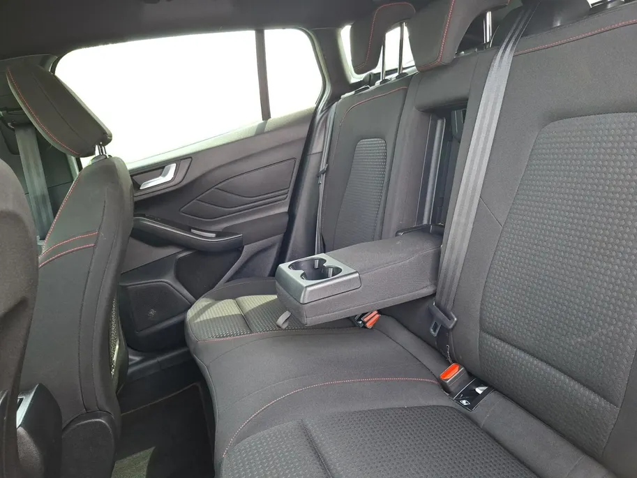 Ford Focus Wagon 1.0 EcoBoost Hybrid ST Line X 155Pk | NL-Auto | 1e eigenaar | Winterpack | Driver Assistancepack | El. Trekhaak | 18' Lichtmetaal | Adaptive Cruisecontrol | Dodehoekdetectie | AGR-best. stoel | B&O Audio |