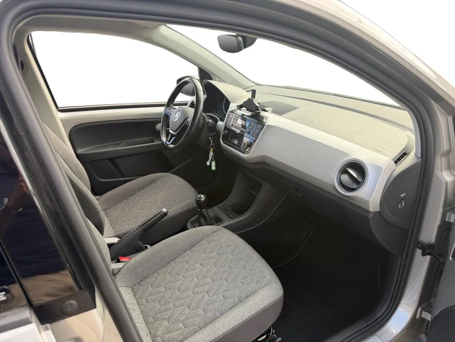 Volkswagen up! 1.0 | Camera | Parkeersensoren | Climate Control | Cruise Control | DAB | Stuurbediening | Bluetooth | Goed Onderhouden