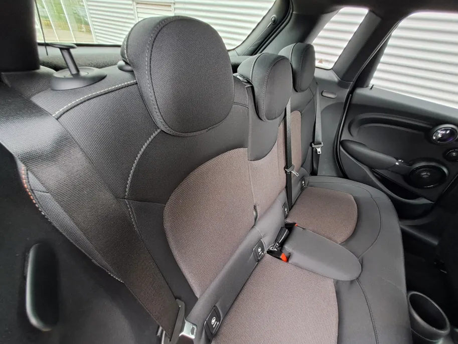 MINI Cooper Mini 1.5 Business Edition | Navigatie | Harman Kardon | Climate | Sensoren | Cruise