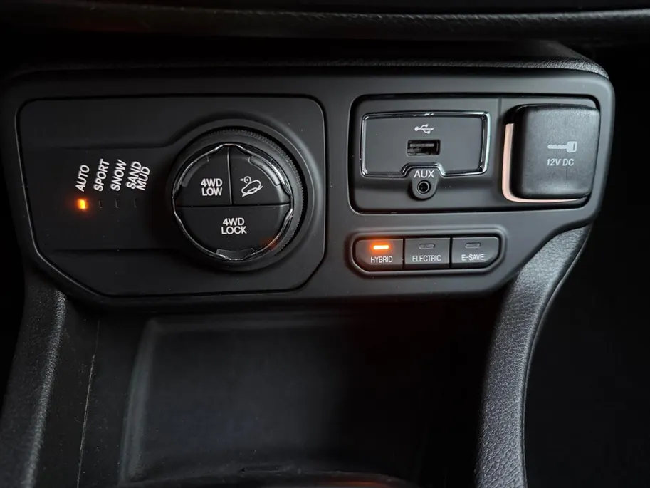 Jeep Renegade 1.5T e-Hybrid S 190PK AUTOMAAT | Black line| Lichtmetalen velgen| Parkeer sensoren V/A| Navigatie| Camera| Climate Control| 4WD drive| Leer| elec. stoel| Reservewiel|