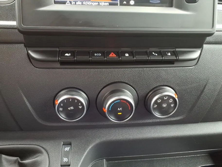 Renault Master T33 2.3 dCi 135 L2H2 Work Edition Airco | Navigatie | PDC-Camera | Blindspot | 1 jaar Garantie.