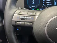 Hyundai Kona 1.6 GDI HEV Premium | Trekhaak Afn 13polig| Apple Carplay / Android Auto | Navigatiesysteem | Elektrisch Verstelbare Voorstoelen | Bestuurdersstoel + Geheugen | Parkeersensoren Voor + Achter | Camera Voor + Achter | Stoelverwarming + Stoelkoeling | Stuurv