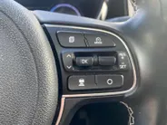 Kia e-Niro ExecutiveLine 64 kWh | Climate control | Leder | Stoel + stuurverwarming en ventilatie | Schuif/kanteldak | Navigatie | 17 inch LM-velgen | Keyless | SOH 97% |