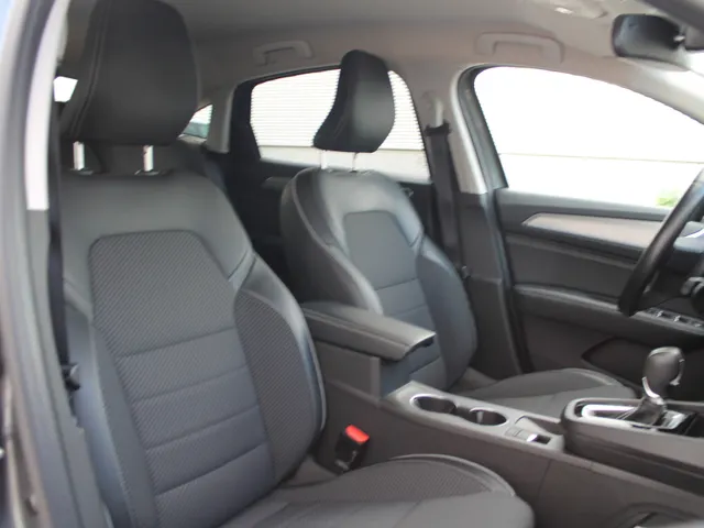 Renault Arkana 1.6 E-Tech Hybrid 145 PK Intens | Elektrisch bedienbare trekhaak | Camera achter | Bose geluid | Groot scherm | Reservewiel | Dode hoek sensoren | Adaptieve cruise controle |