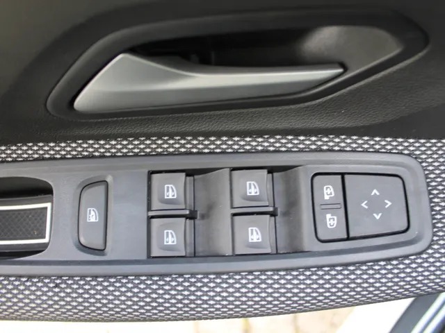 Dacia Sandero 1.0 TCe 100 PK ECO-G Expression | Trekhaak | Parkeersensoren achter | Apple car Play | Lage km stand |