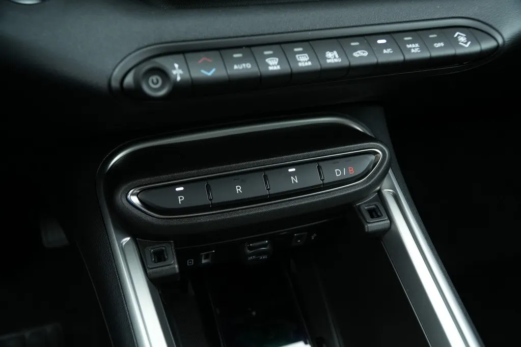 Jeep Avenger Summit 54kWh | Pano | Infotainment | Winter | Camera | 18'