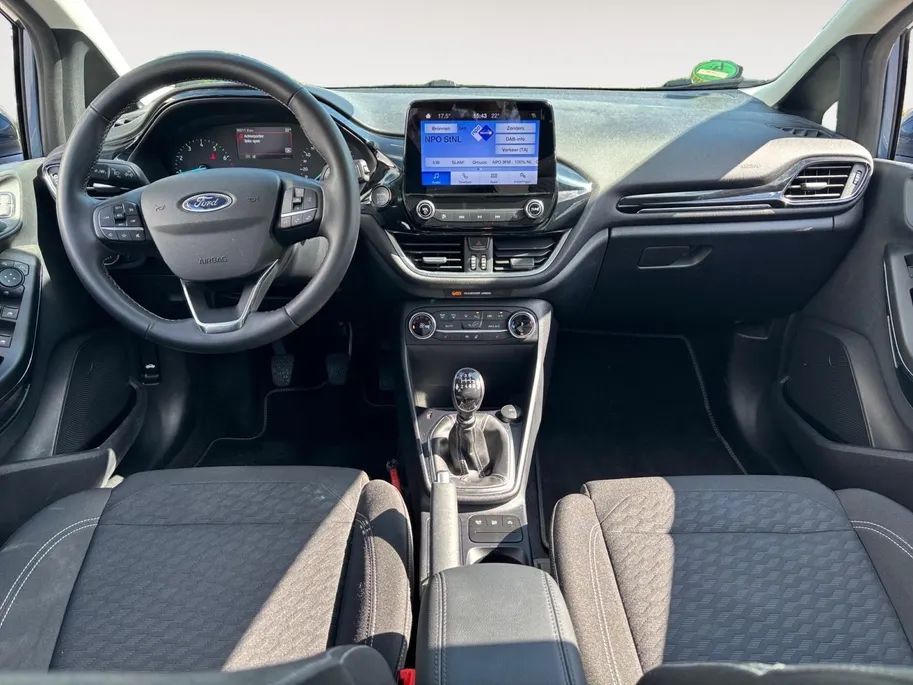 Ford Fiesta 1.0 EcoBoost Hybrid Titanium | Stoel/stuur en voorruitverwarming | Cruise control | Parkeersensoren |